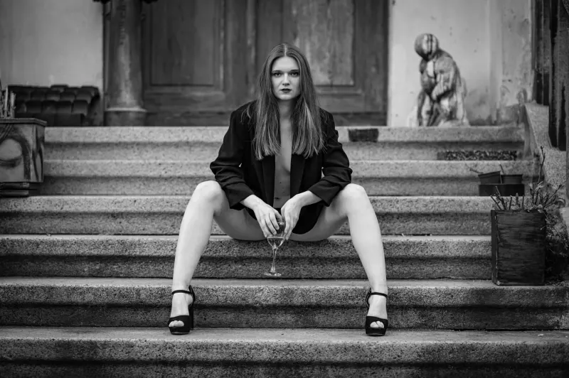 Glamour portrét ženy v ateliéru