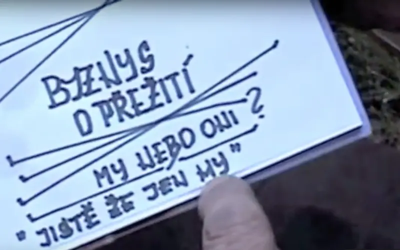 Ručně psaná cedulka z projektu